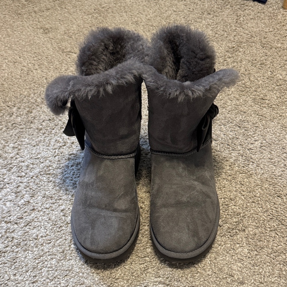 UGG Daelynn Grey Boots - size 8